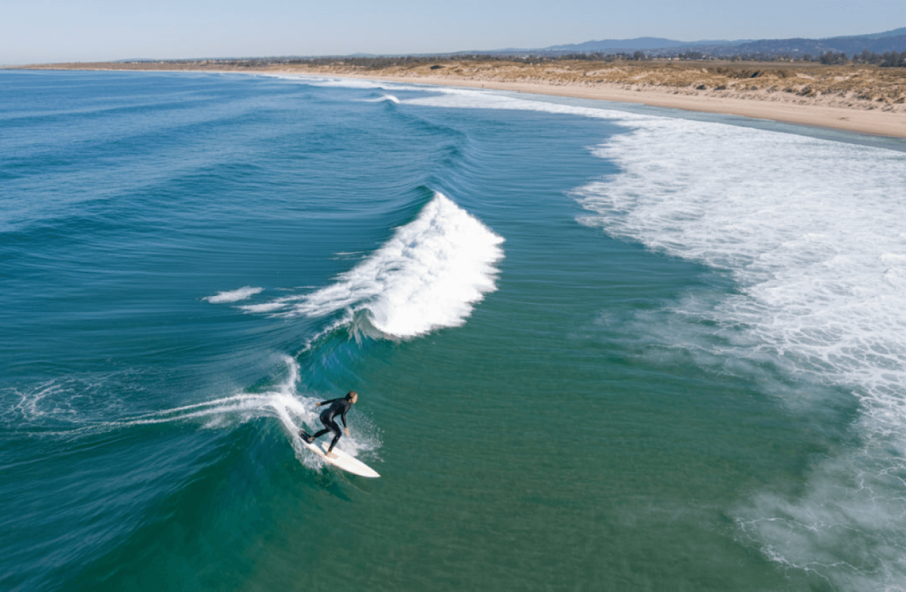 A guy skillfully maneuvering his surf board on water to ride a wave